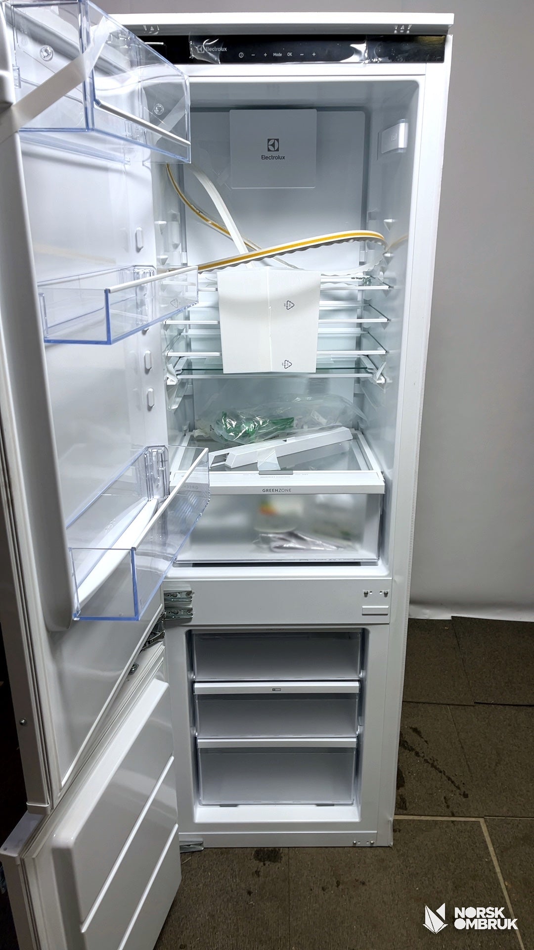 Electrolux LNG7ME18R Integrert kombiskap