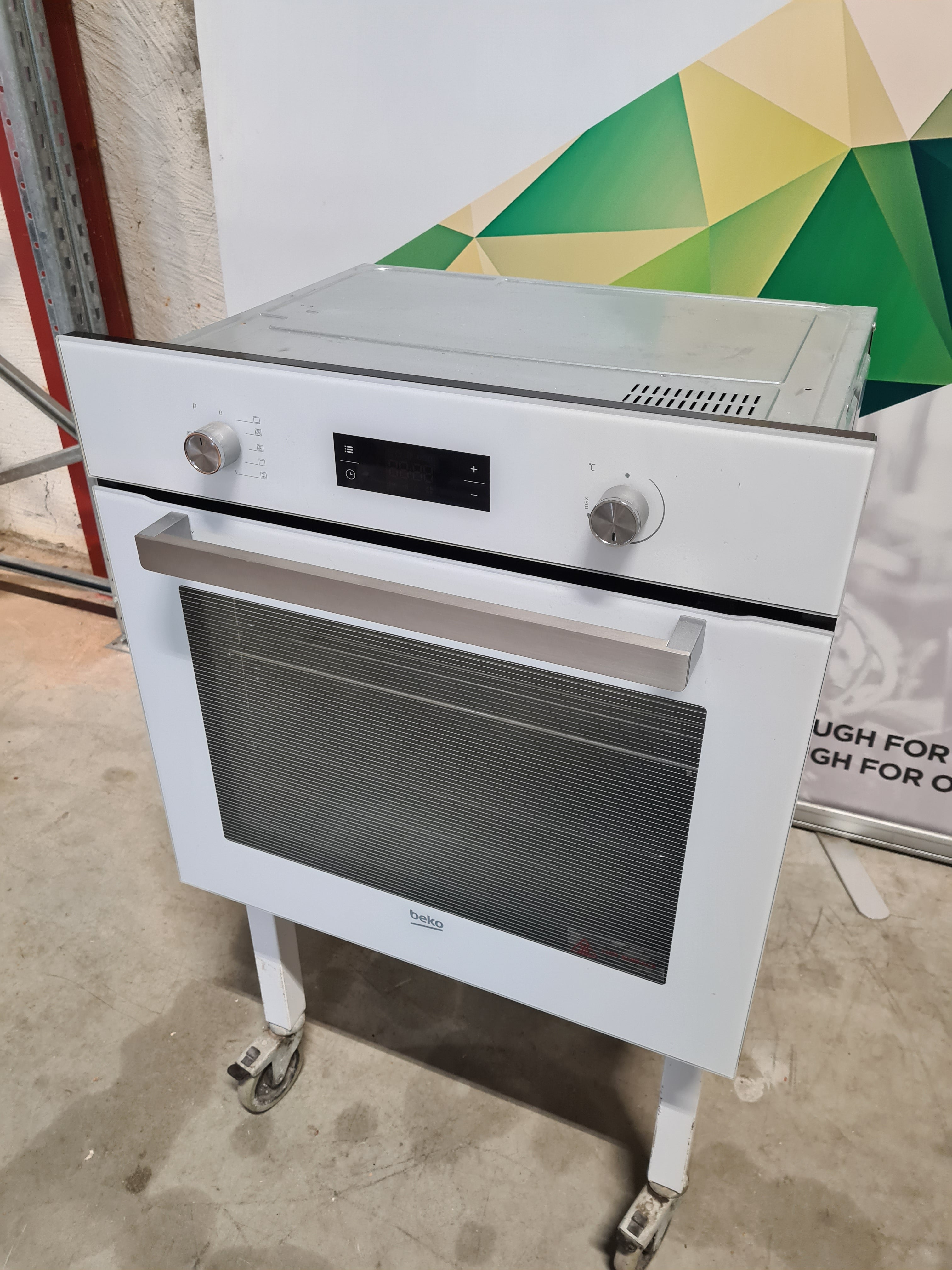 Beko stekeovn med pyrolyse BIM243E0WP (hvit)