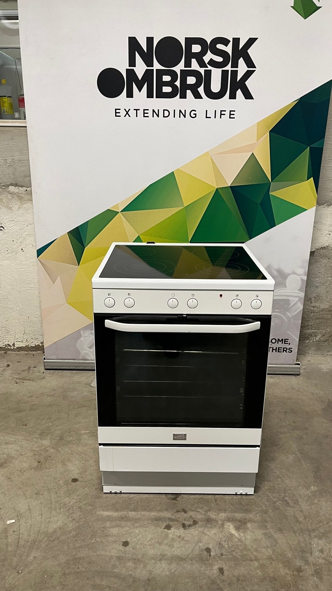 Voss - Electrolux keramisk komfyr ELK13030 - HV Keramisk Komfyr - Norskombruk.no