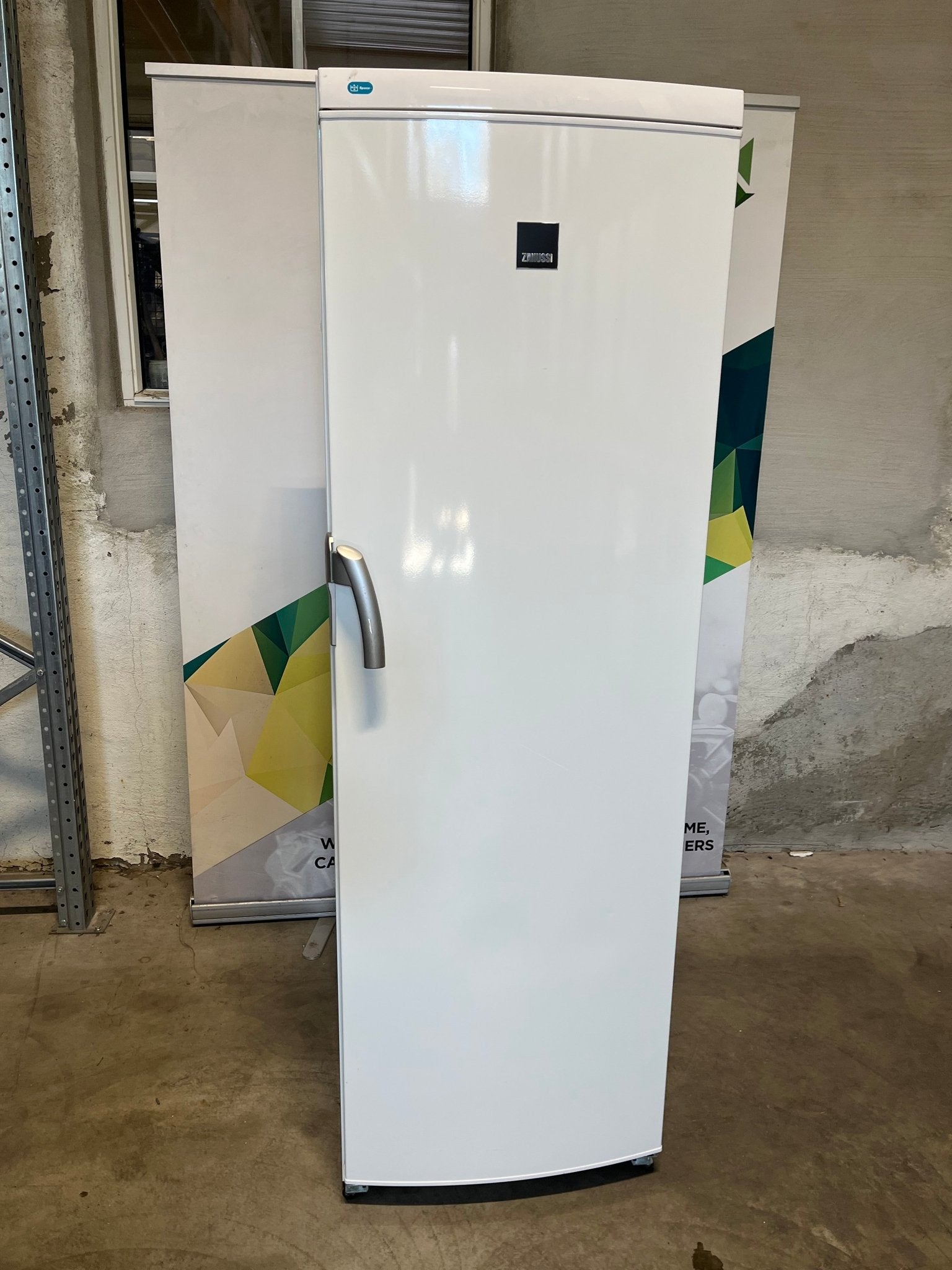 Zanussi ZRA40100WA – stort frittstående kjøleskap Kjøleskap - Norskombruk.no