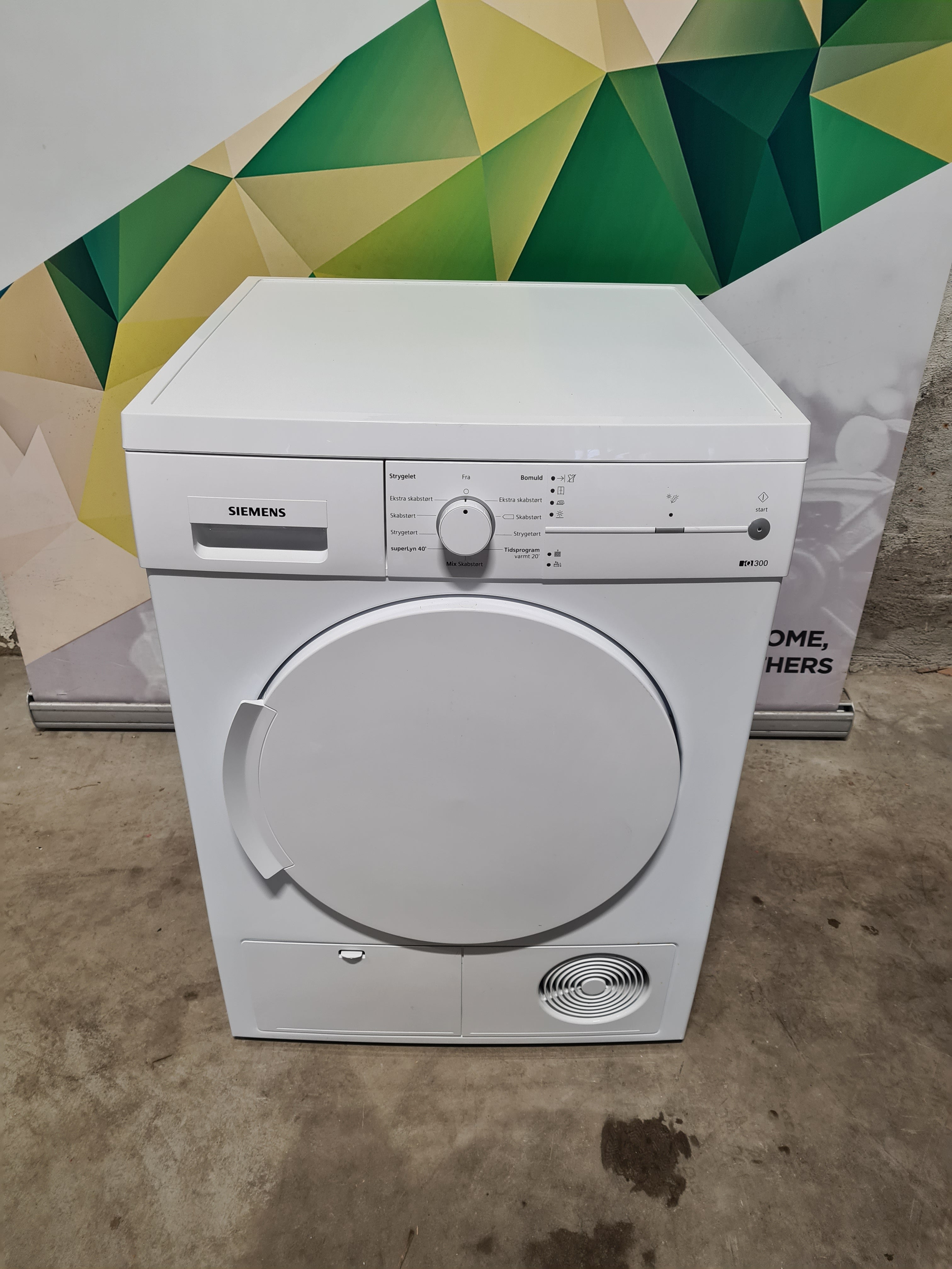 Siemens Iq300 WT44E1L7DN Kondenstørketrommel