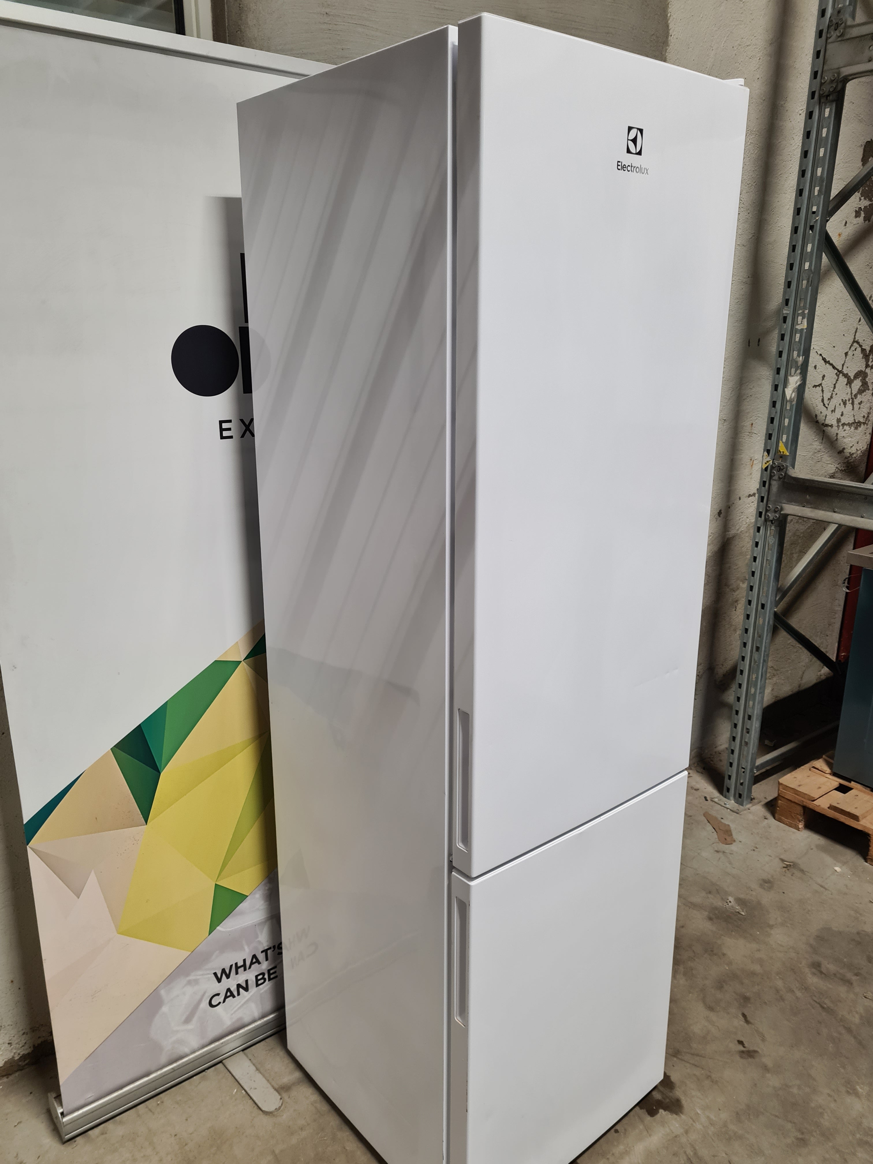 Electrolux LNC7ME34W1 Kombiskap ( 201 cm )