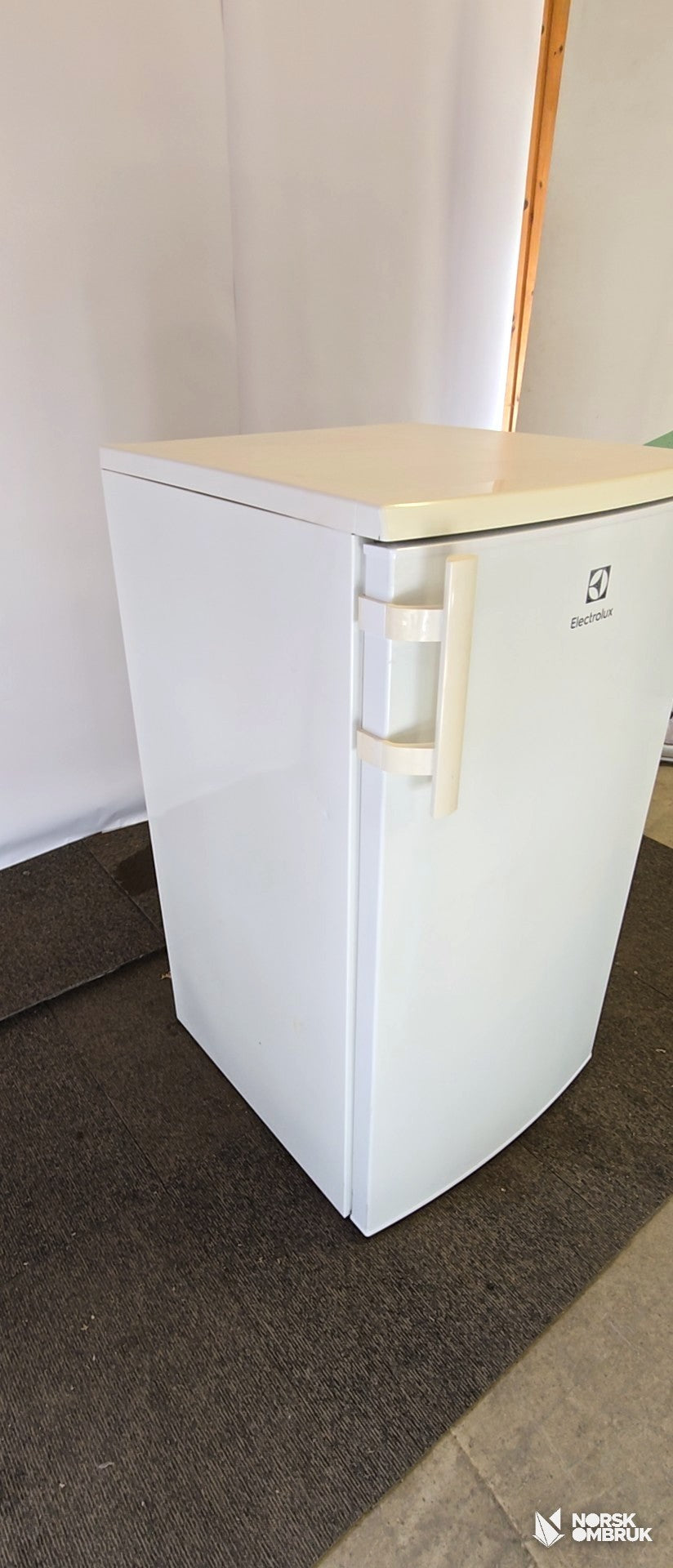 Electrolux ERF1904FOW kjøleskap med fryseboks