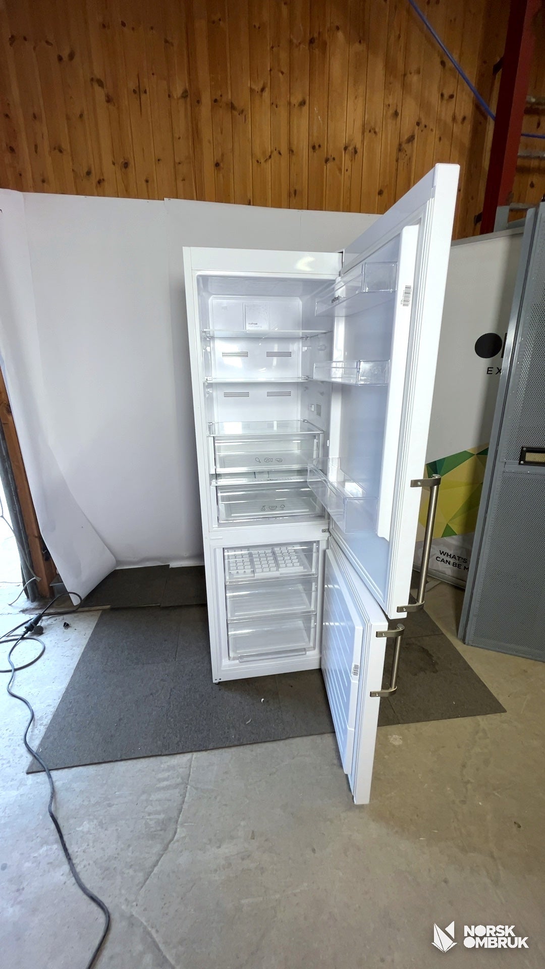 Vestfrost SW689MENFH kombiskap