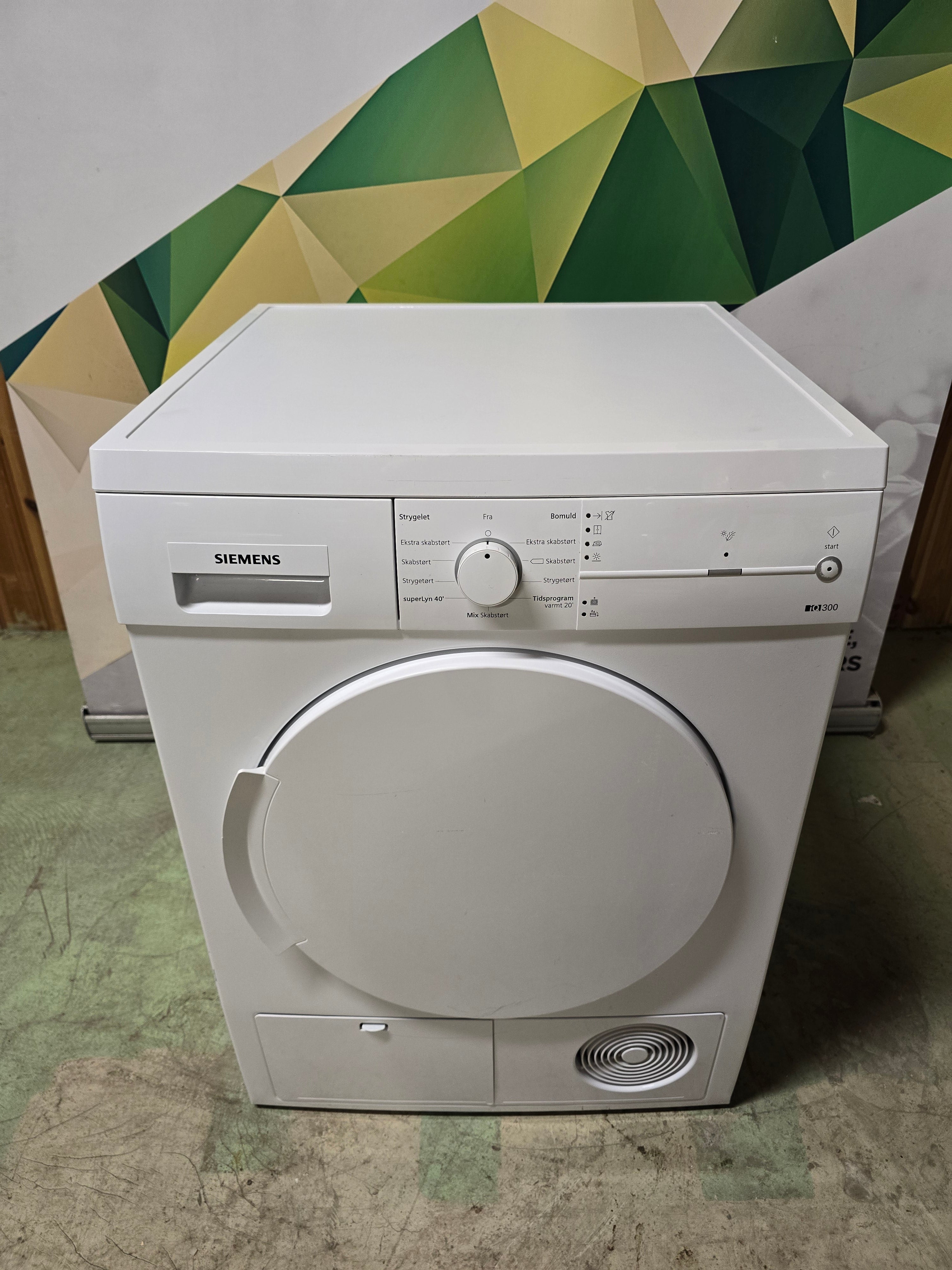 Siemens Iq300 WT44E1L7DN Kondenstørketrommel