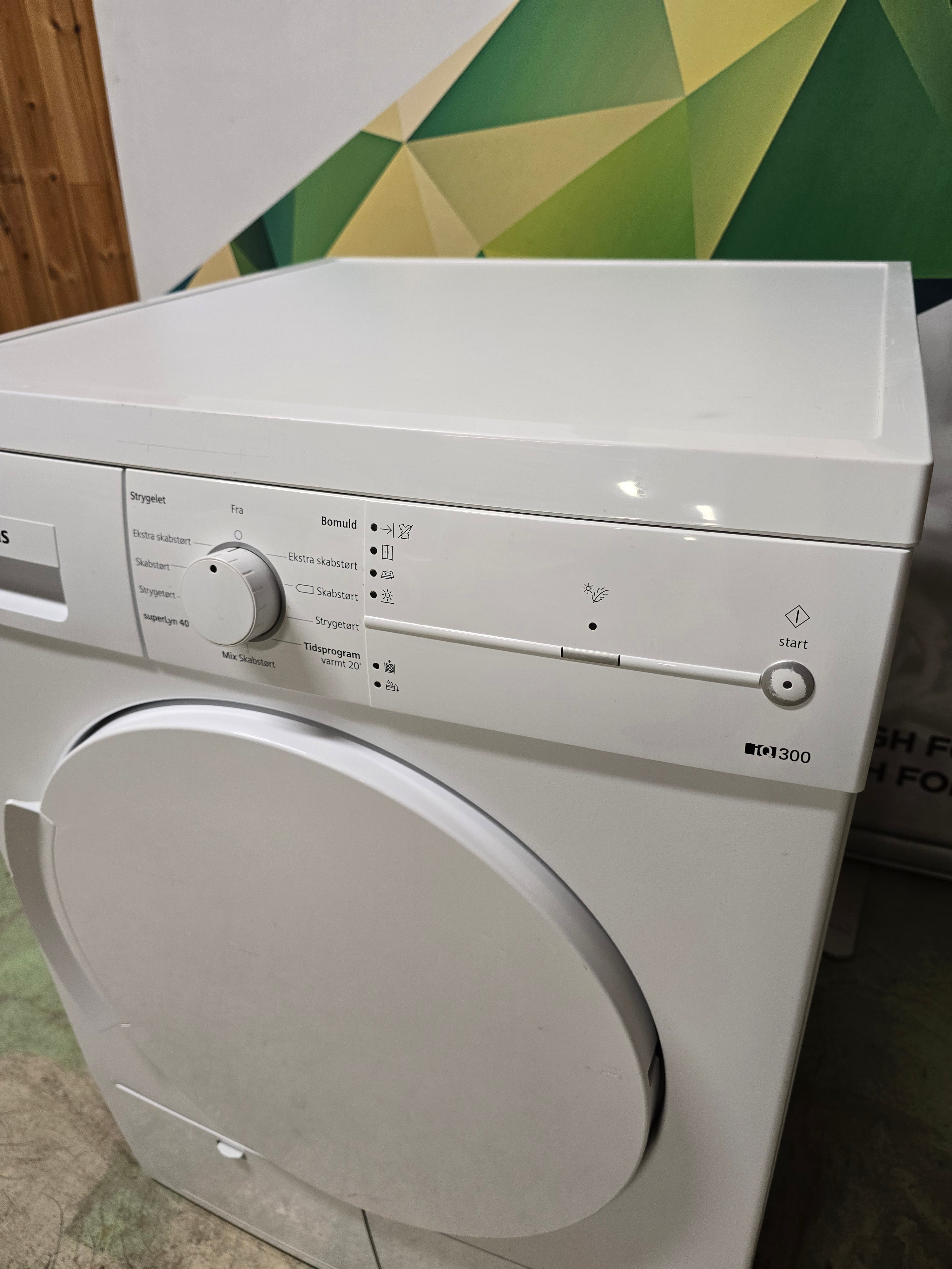 Siemens Iq300 WT44E1L7DN Kondenstørketrommel