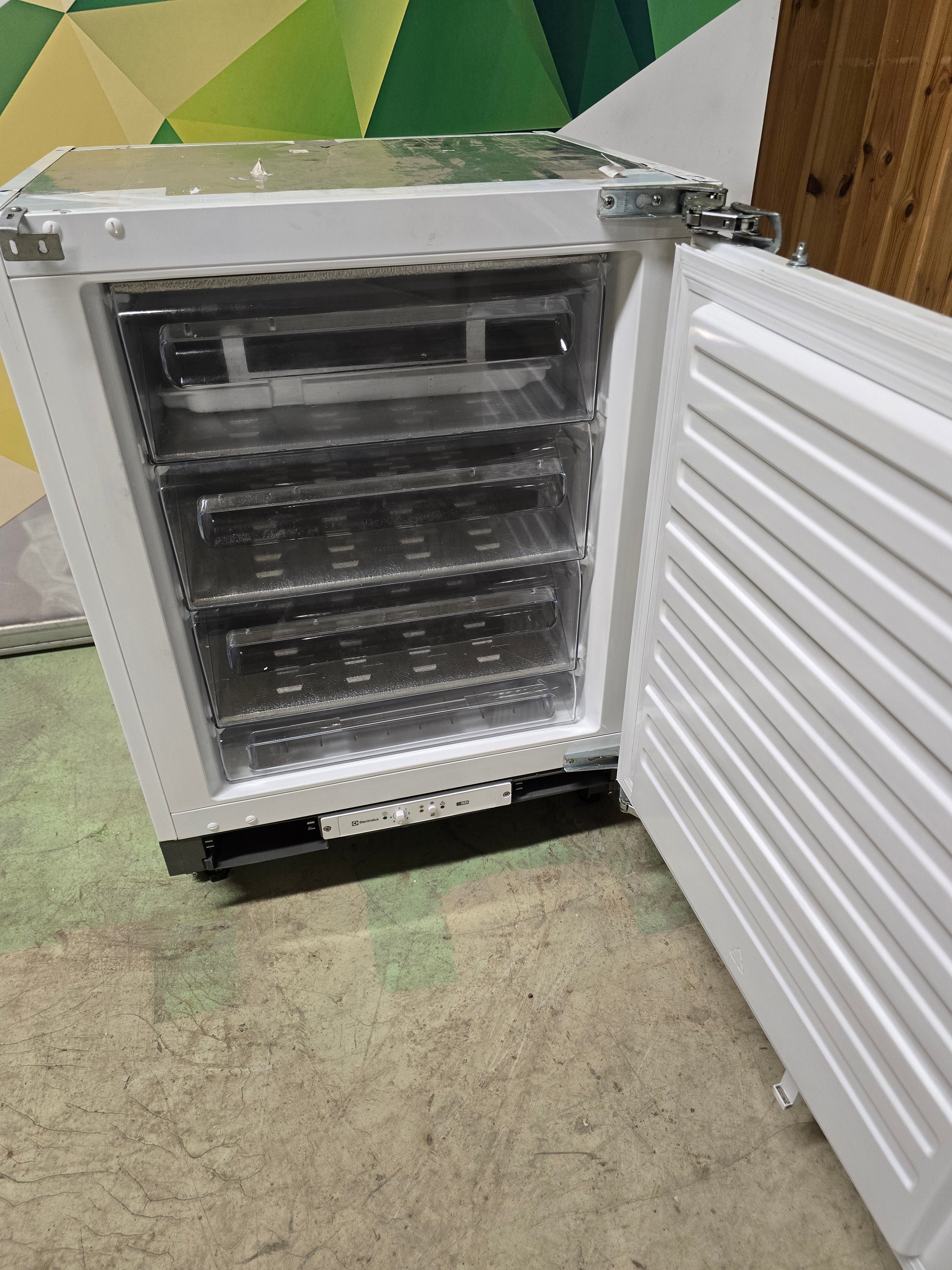 AEG ABB682F1AF1 helintegrert fryser