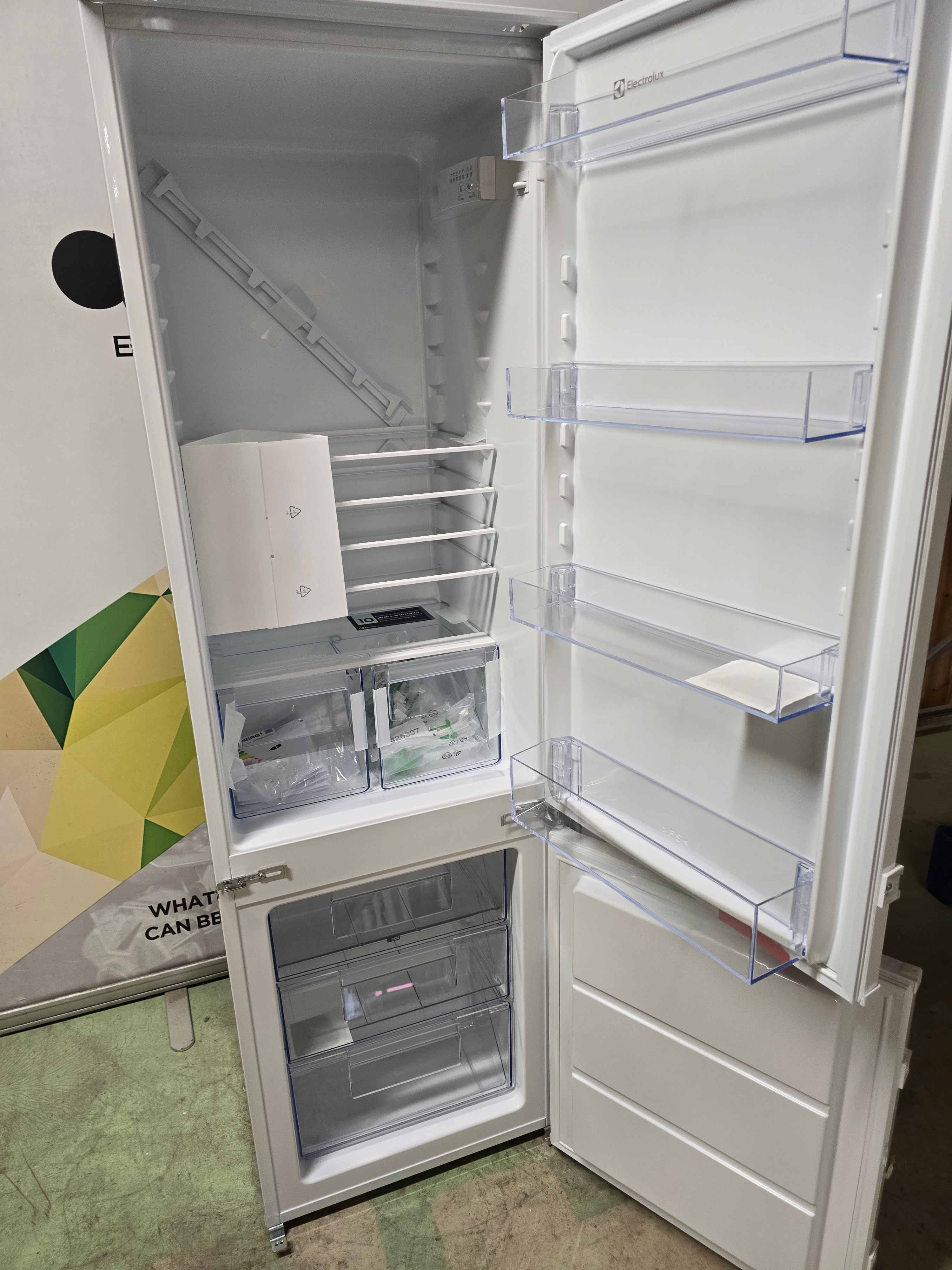 Electrolux LNS5LE18S helintegrert kombiskap