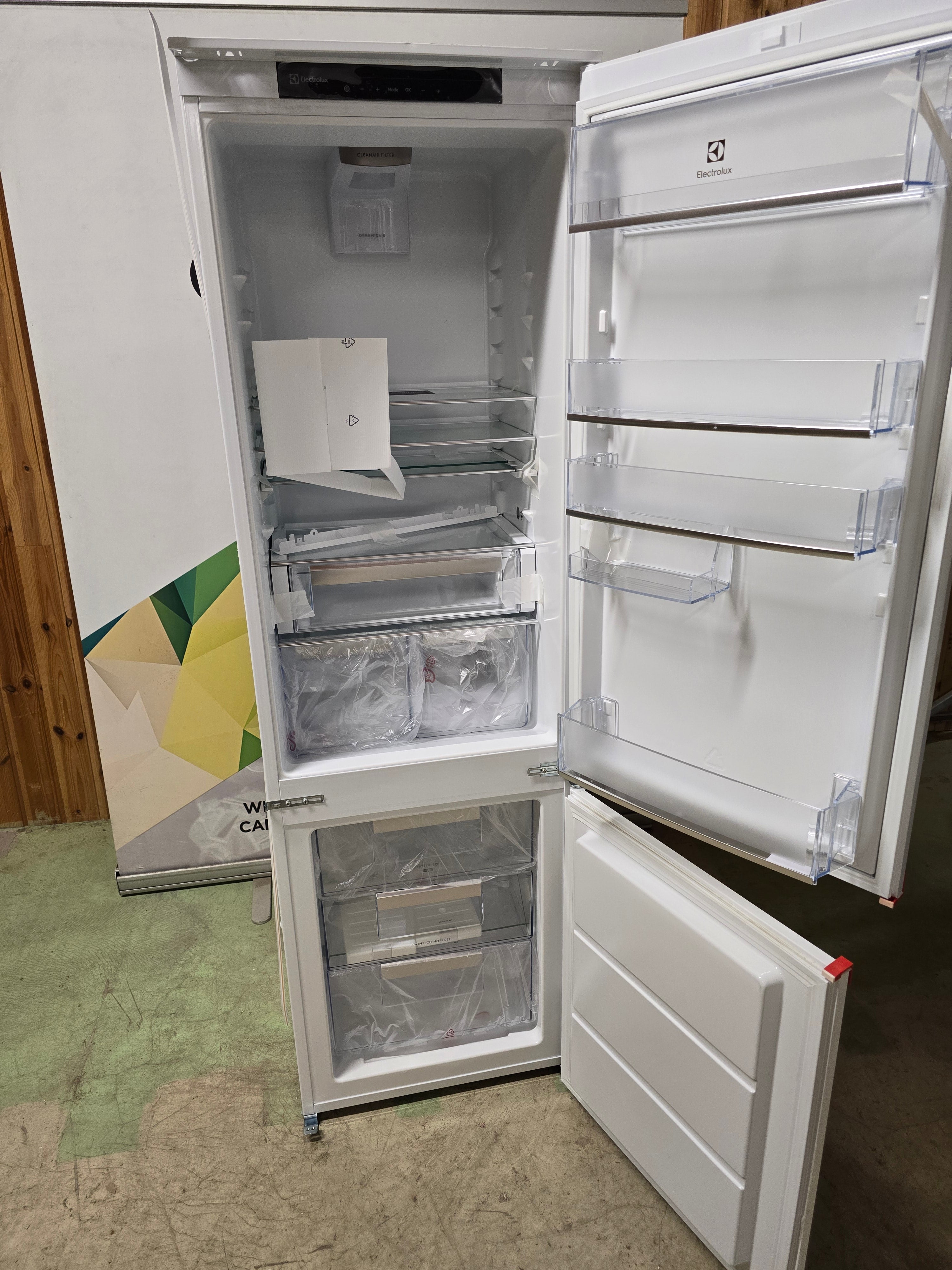 Electrolux ENT8TE18S integrert kombiskap