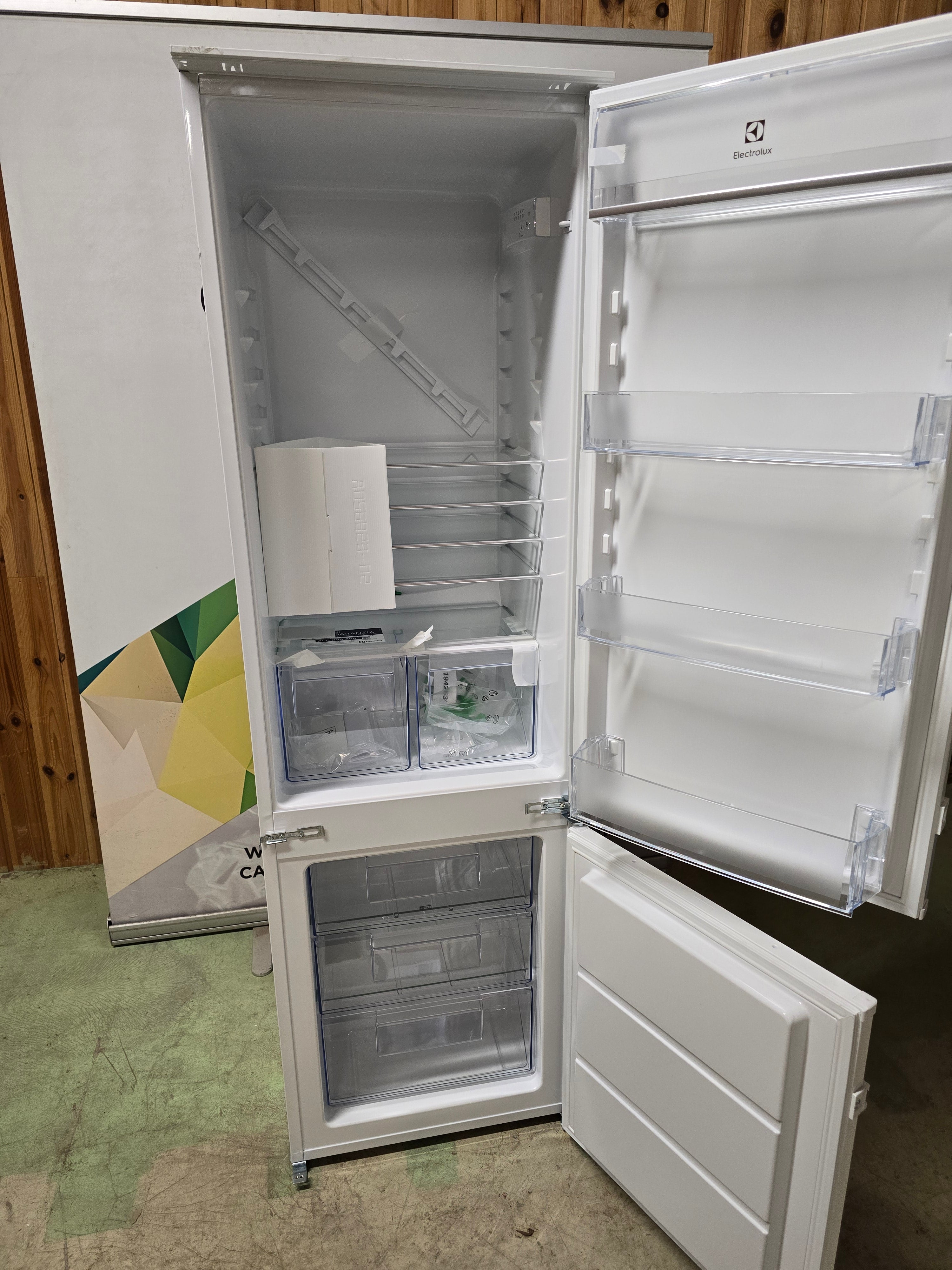 Electrolux LNT3LF18S helintegrert kjøle-fryseskap