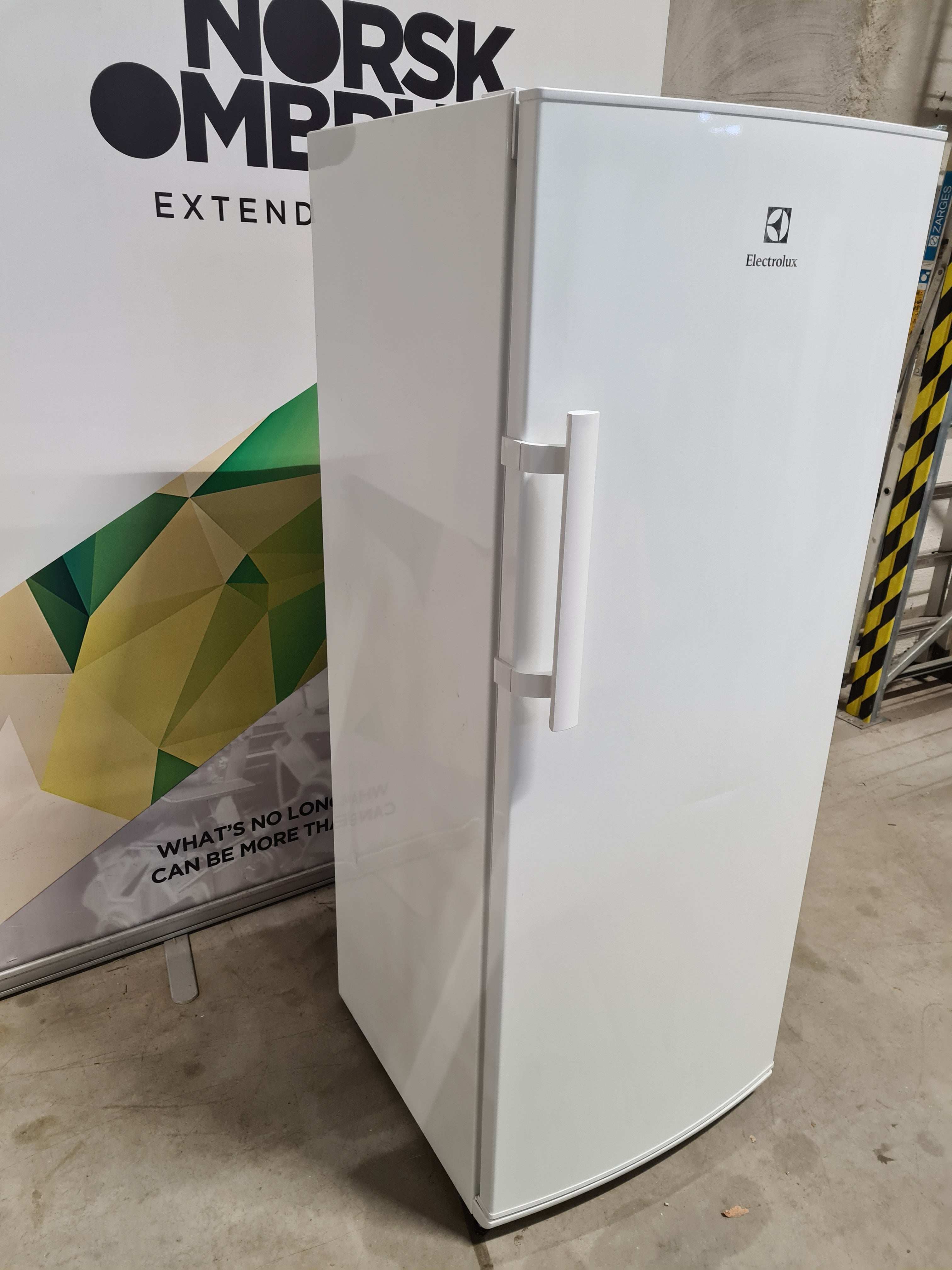 Electrolux kjøleskap ERF3300AOW