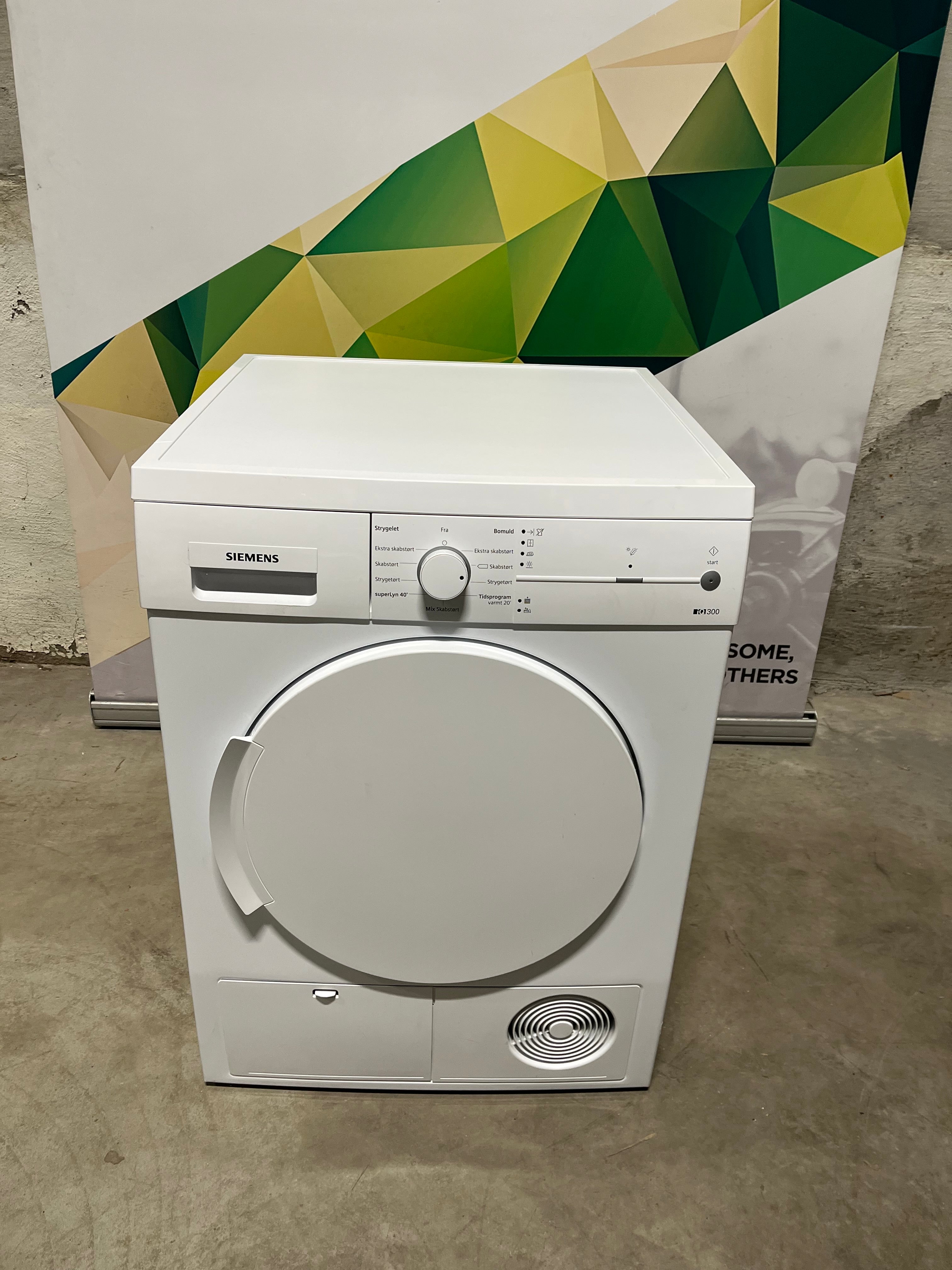 Siemens Iq300 WT44E1L7DN Kondenstørketrommel