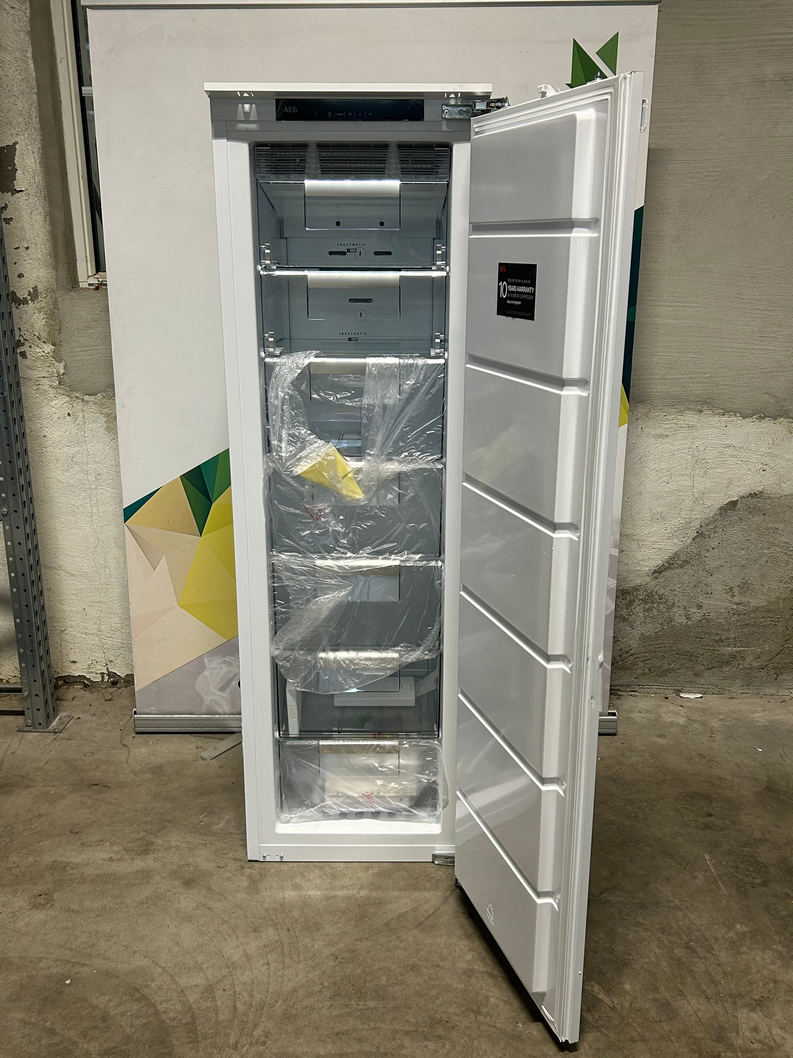 AEG ABE818E6NC – Helintegrert fryseskap