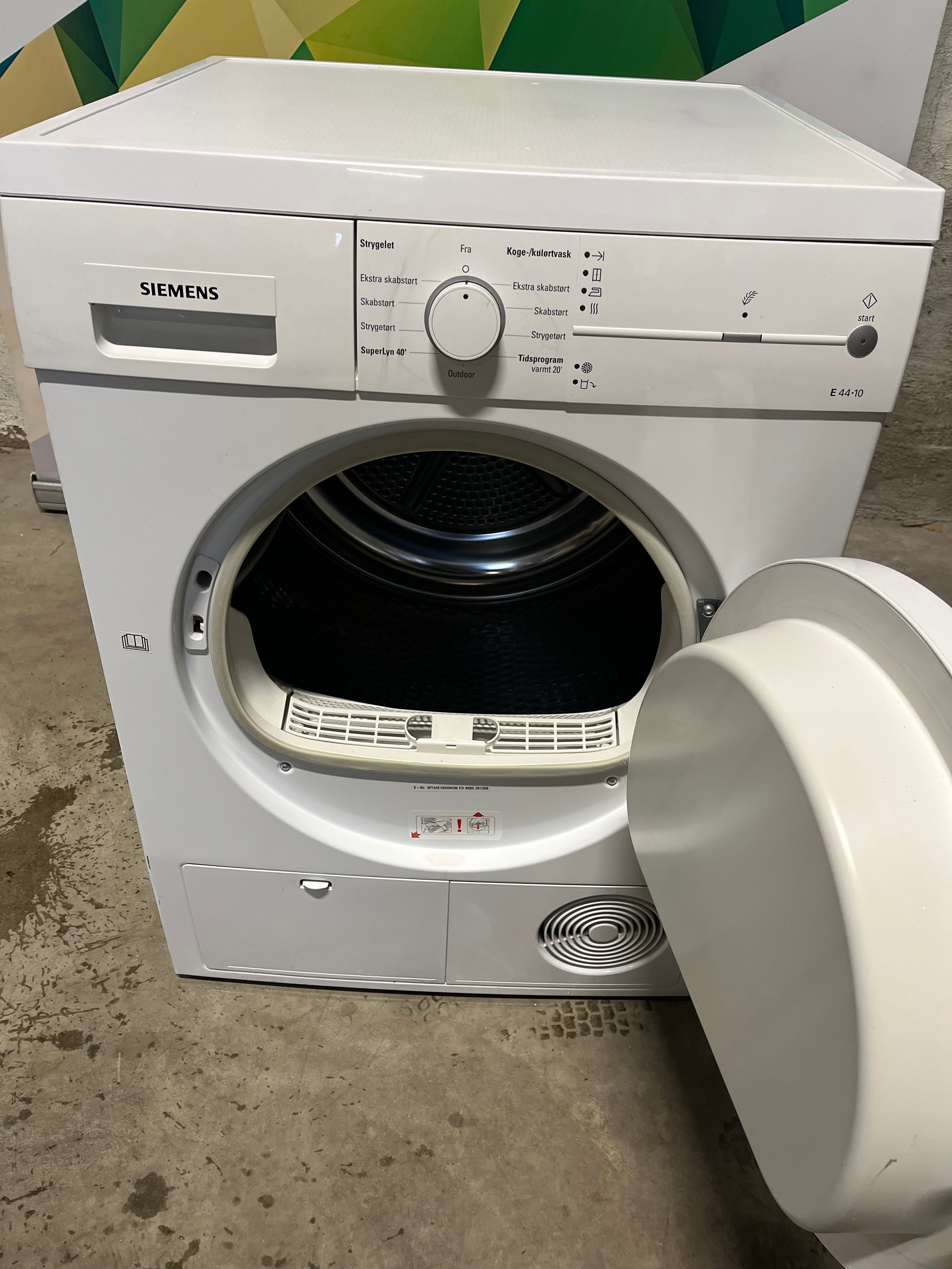 Siemens tørketrommel iQ300 WT44E103DN