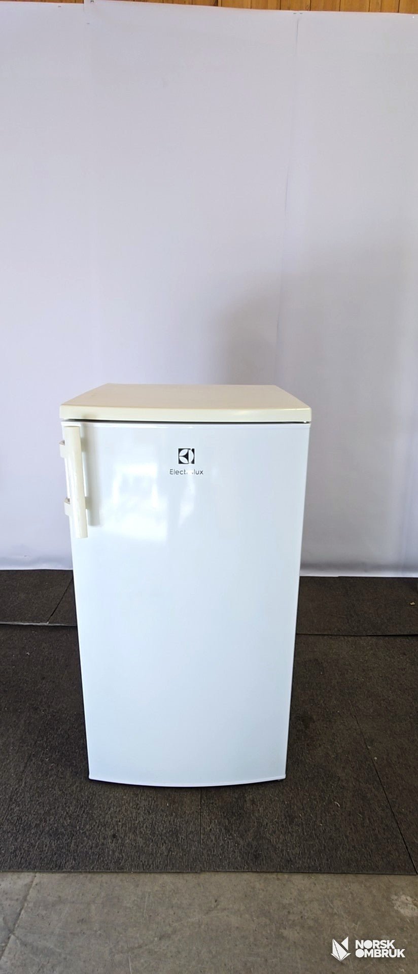 Electrolux ERF1904FOW kjøleskap med fryseboks Kombiskap - Norskombruk.no