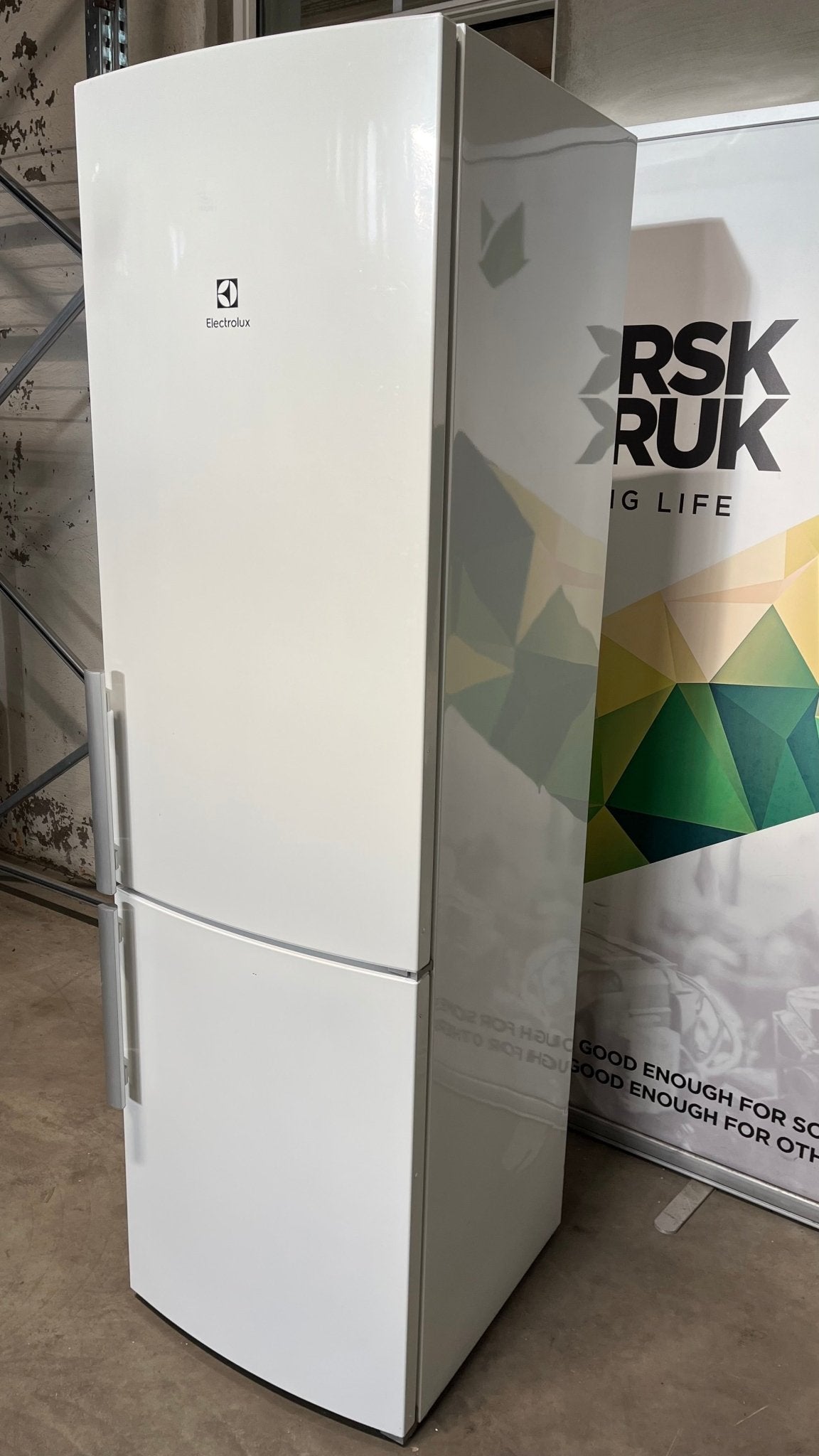 Electrolux kombiskap EN4015MOW Kombiskap - Norskombruk.no