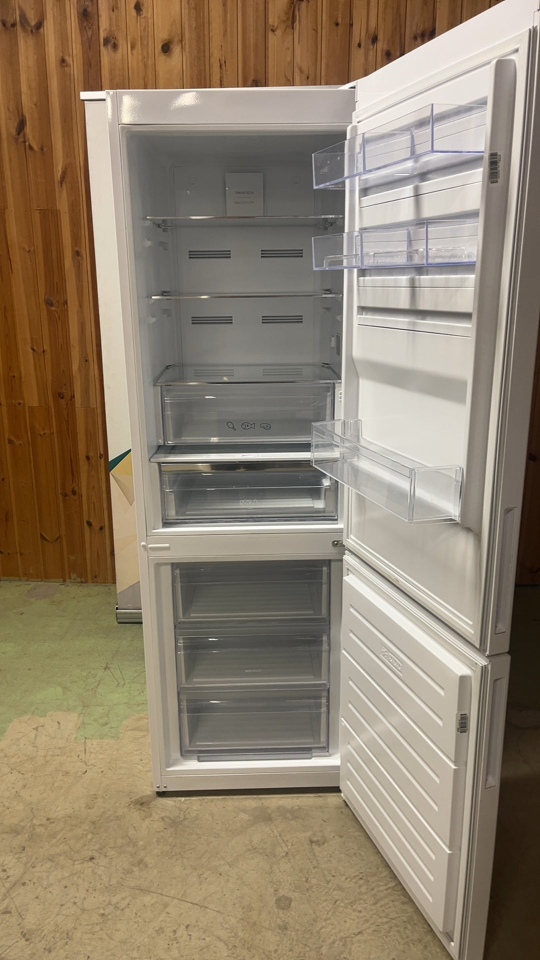Electrolux LNC7ME32W1 kombiskap kombiskap - Norskombruk.no