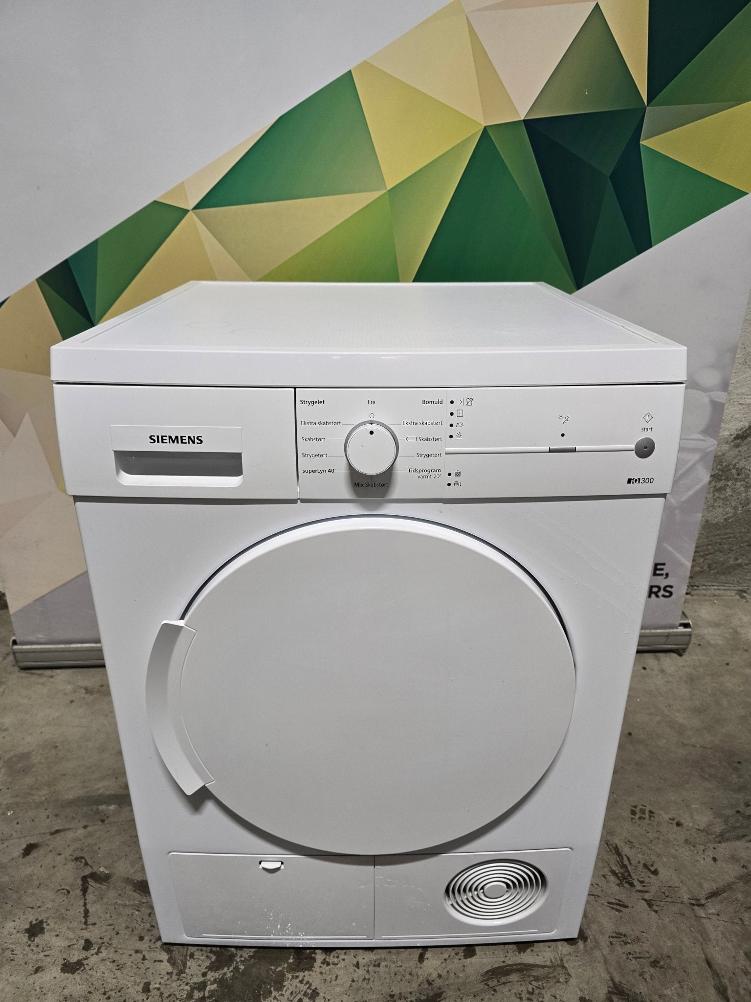 Siemens Iq300 WT44E1L7DN Kondenstørketrommel Tørketrommel - Norskombruk.no