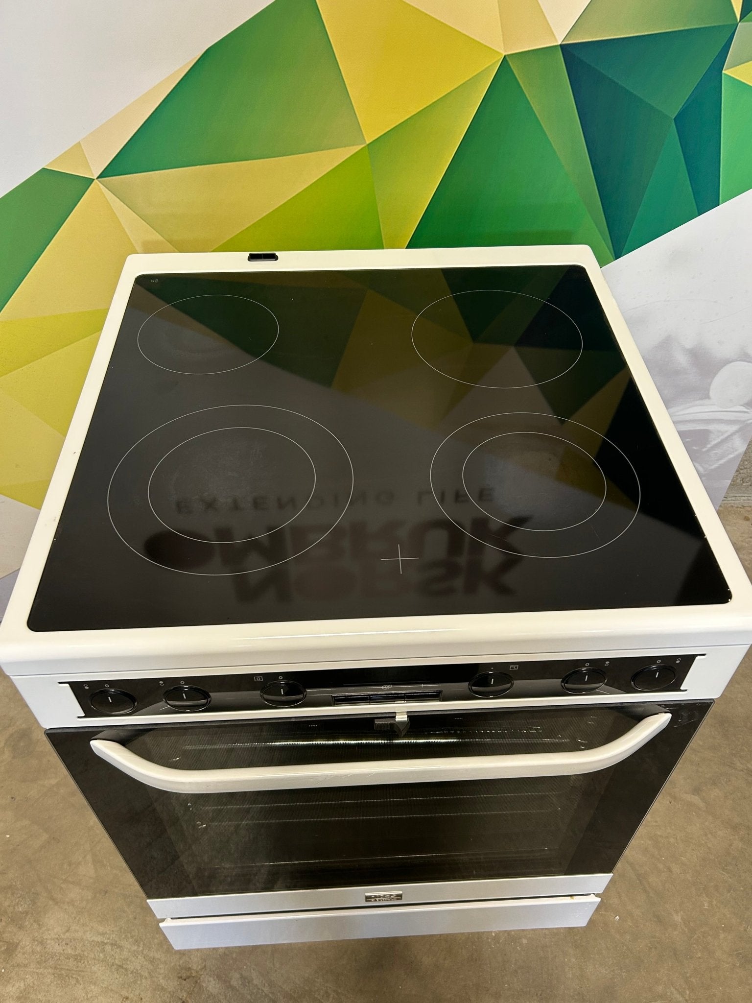 Voss - Electrolux keramisk komfyr ELK24320HV Keramisk Komfyr - Norskombruk.no