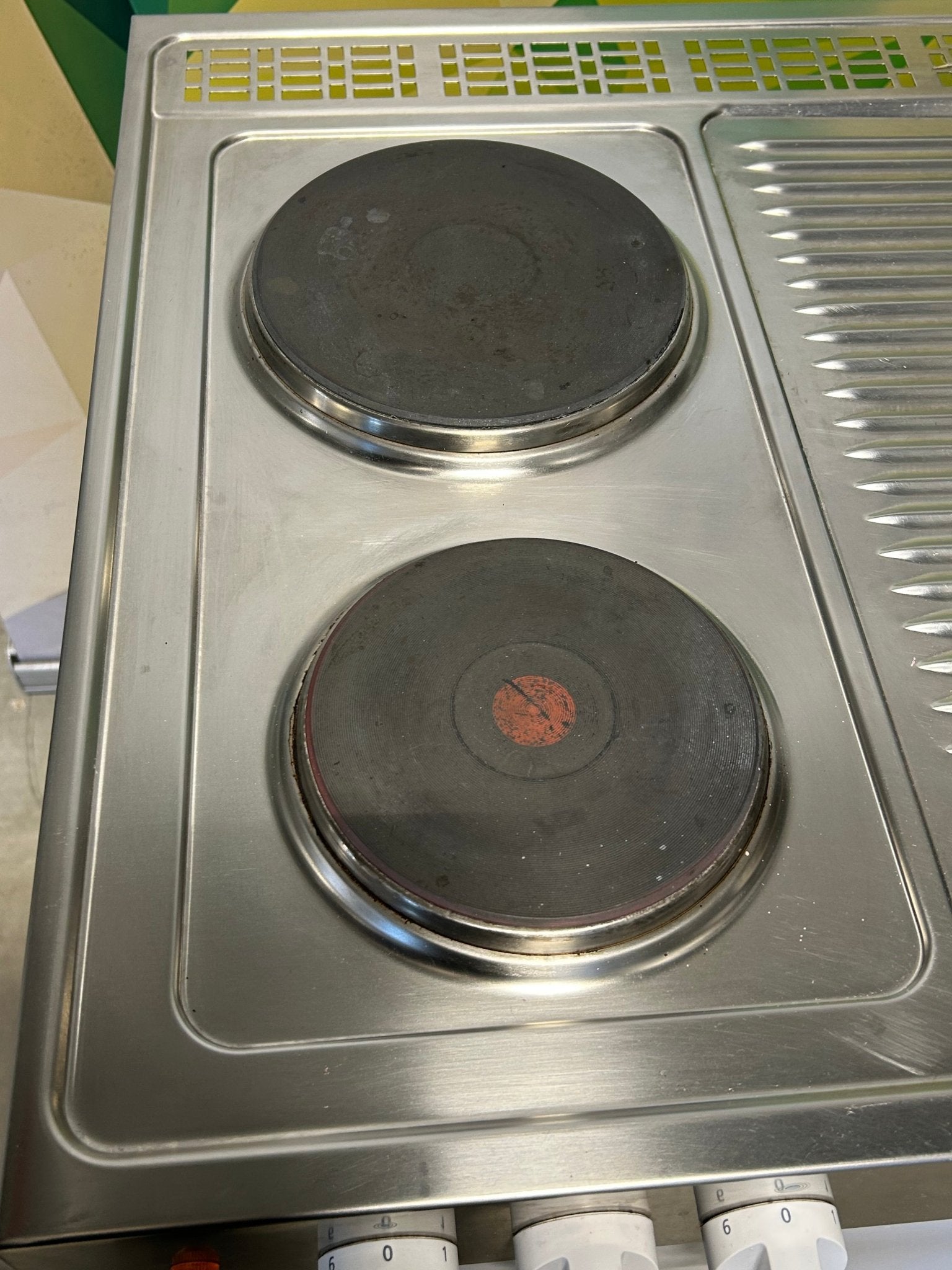 Whirlpool ART 316/DT - H/A+ – Komplett minikjøkken Minikjøkken - Norskombruk.no